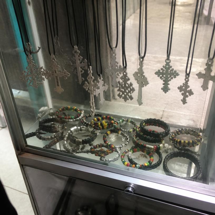 Accessories & jewellery
